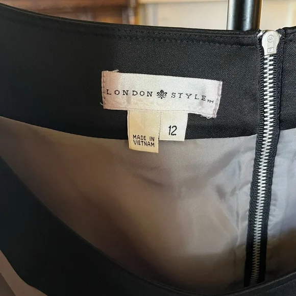 Gray and Black Sleeveless Dress - Picture 3 of 4